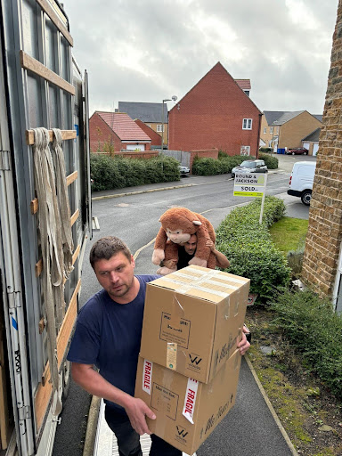 Gentlevan's Crew loading the removal lorry