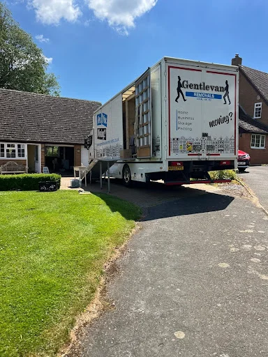 Loading a removal lorry
